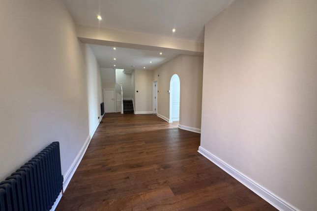 Flat 2, 4, Elm Park, Stanmore photo 2