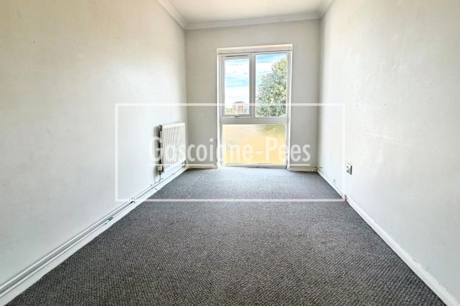 83, West Byfleet photo 5