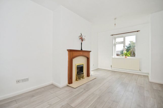 14, Birdholme Crescent, Derbyshire photo 3