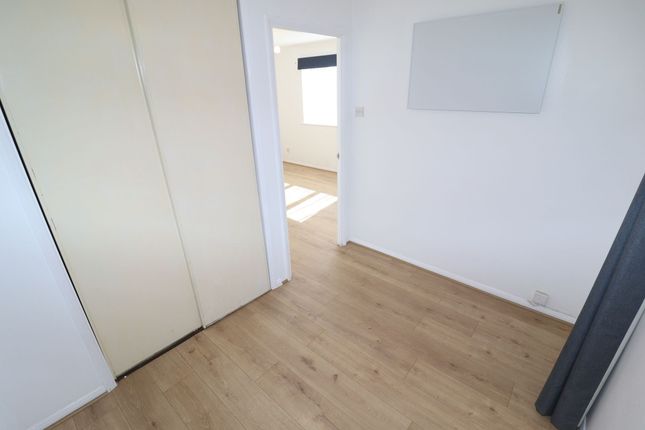 10 Bridge Meadows, London photo 5