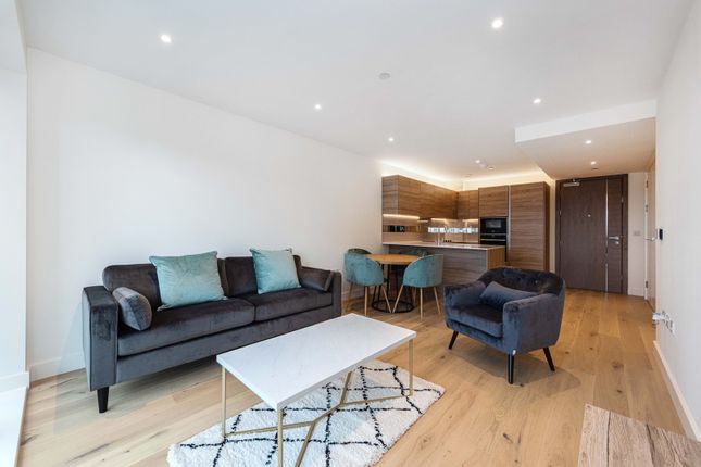 Flat to rent in Norton House, Duke Of Wellington Avenue, Woolwich, London