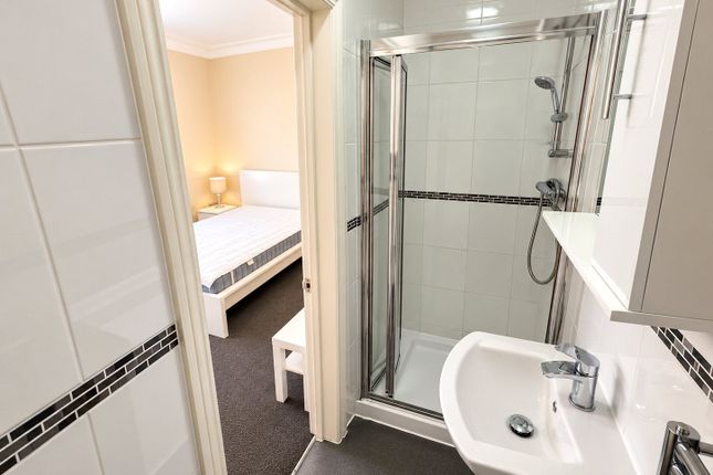 Room 5, 15, Warren Road, Kent photo 5