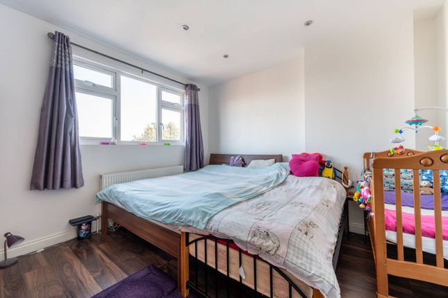 Semi-detached house for sale in Brondesury Park NW2, Brondesbury Park, London,
