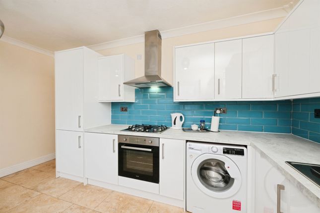 39, Bassett Gardens, Epping photo 3
