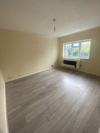 Thumbnail Flat to rent in Nazeing Road, Waltham Abbey