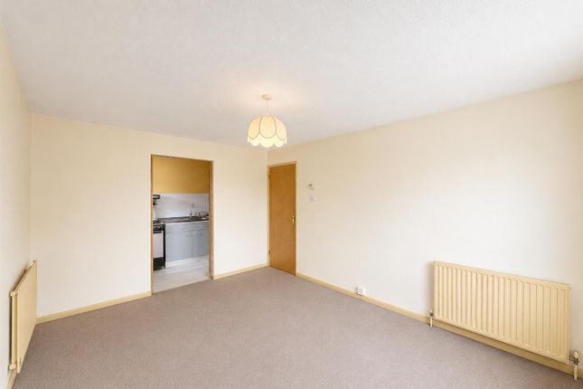 Flat 4, Hyde Court, 1A Orchard Road photo 2