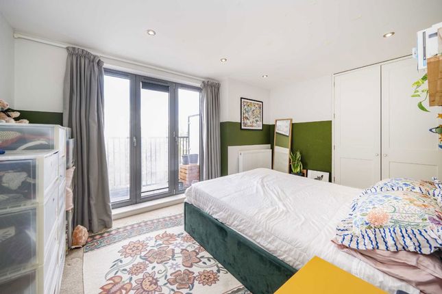 Flat 8, 136, Willesden Lane, London photo 3