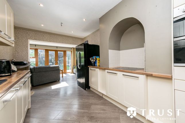 109 Sunny Bank Road, Mirfield photo 3