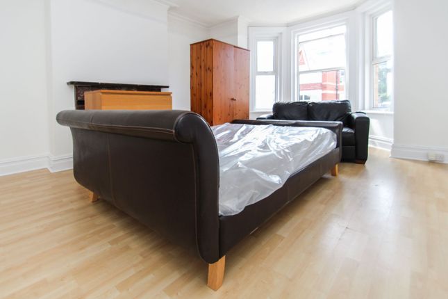 Flat 3, 22 Burnaby Road, Bournemouth photo 4