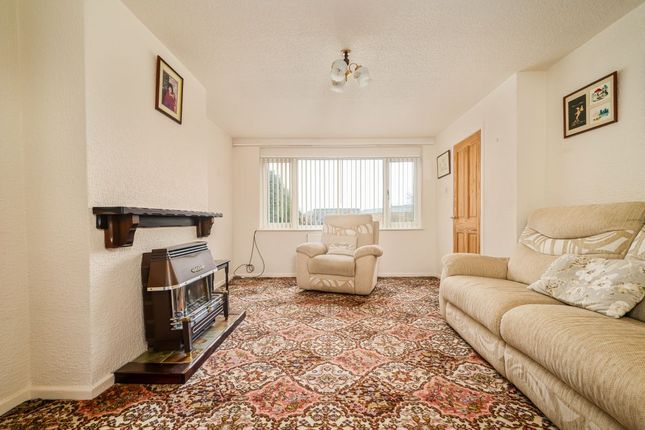 48 Hough Side Road, Leeds photo 3