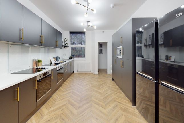 Room 8, 40, Central Road, Greater Manchester photo 3