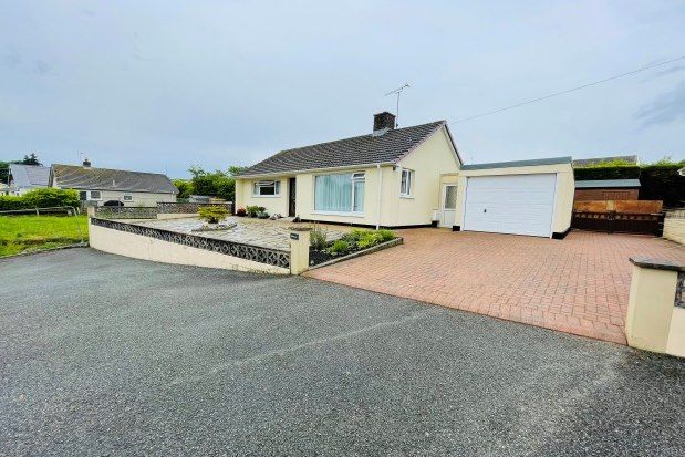 Bungalow to rent in Station Road, Kilgetty