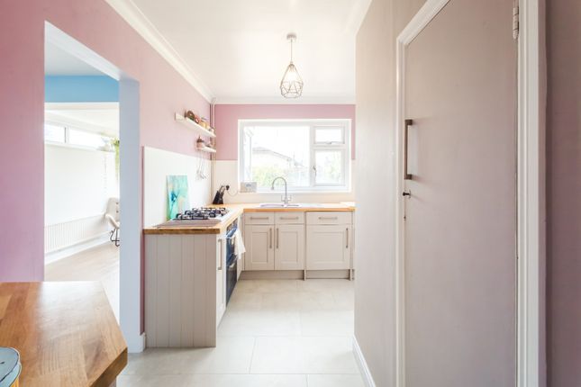 55 Cloche Way, Swindon, Wiltshire photo 4