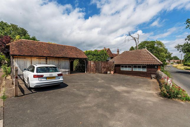 Childs Hall Cottage, 314 Lower Road, Bookham photo 2