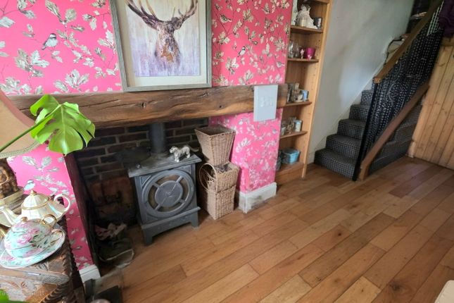 Beechley Cottages,1, Yellow Row, Pontypool photo 4