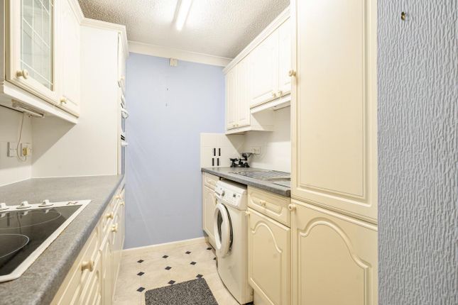 Flat 14, Charlotte Court, Merdon Avenue, Chandler's Ford photo 4