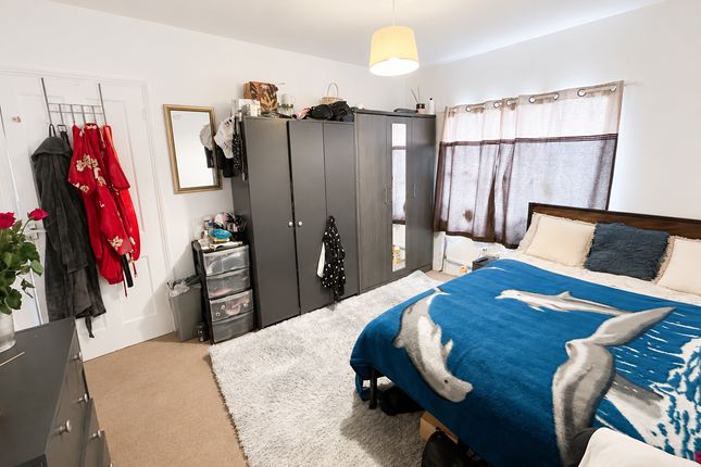 12, Kerry Terrace, WOKING photo 3