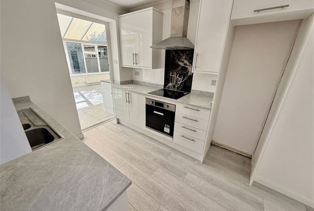 121, Barrington Road, Goring photo 3