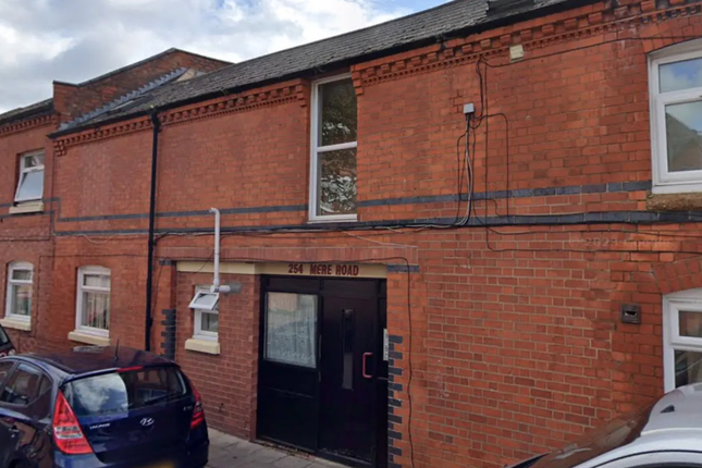 Flat to rent in Mere Road, Leicester