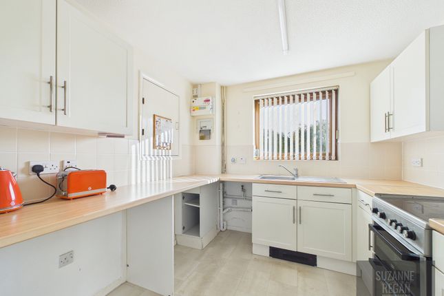 9 Ferrieres Close, Rugby photo 4