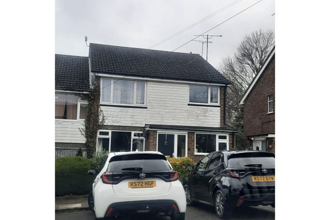 Maisonette for sale in Chadwell Close, Luton