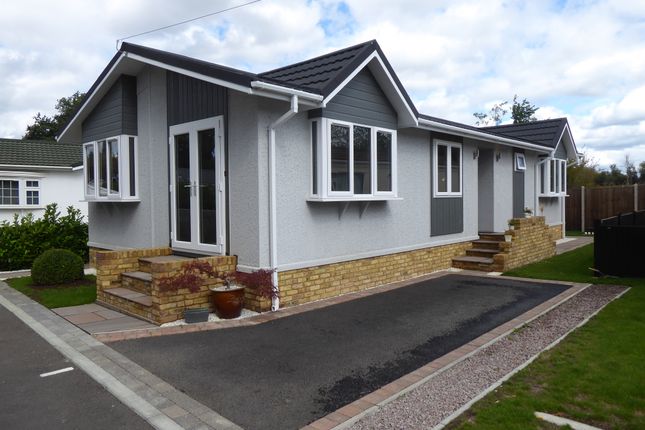 2-bed caravan on 4, Hermitage Park, Warfield, Bracknell, £355,000