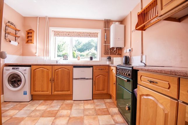 76 Windsor Road, Wellingborough photo 4