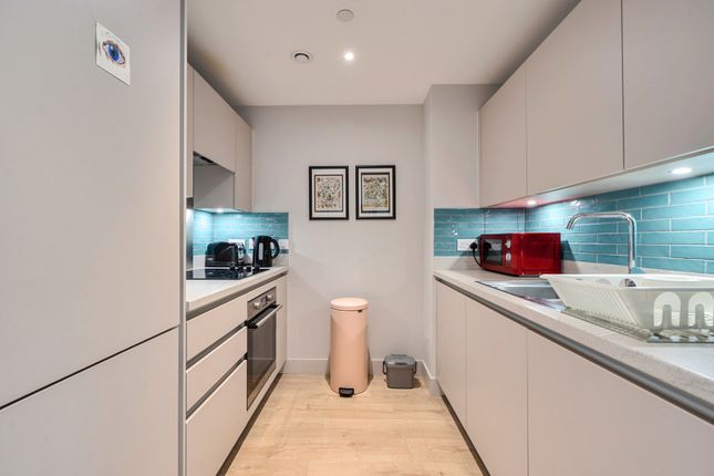 Apartment 503, 9, Churchyard Row, London photo 2