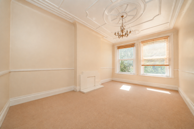 Flat 2, 29, Jacksons Lane, London photo 4