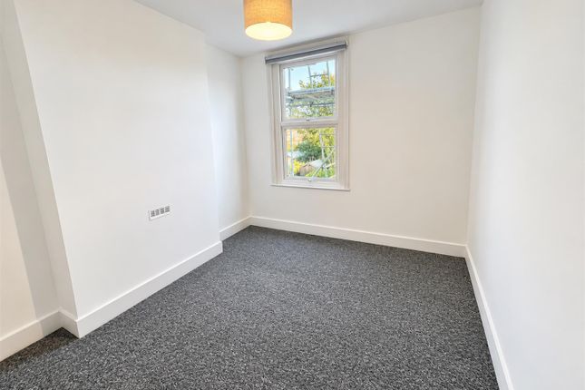 1-bed flat on St. Leonards Road, Hove, £1,300/mo