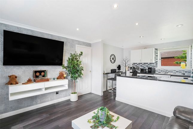 1/3, 138, Glenbuck Avenue, Glasgow City photo 4
