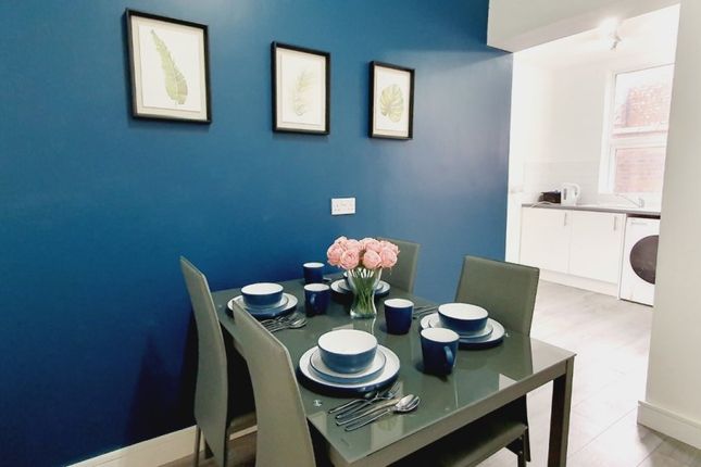 Room 1, 140 Park Road North, Birkenhead photo 3