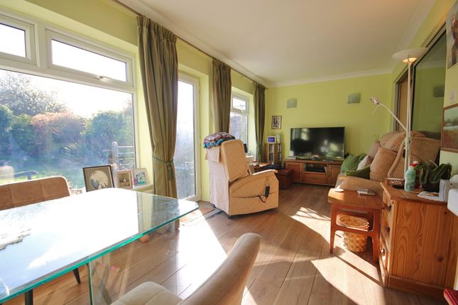 21, Anglesey Close, Ashford photo 3