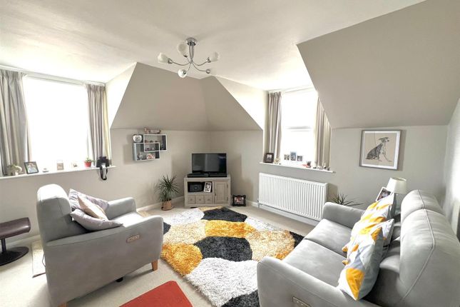 Flat 4 Promenade View, Marine Drive, Hornsea photo 2
