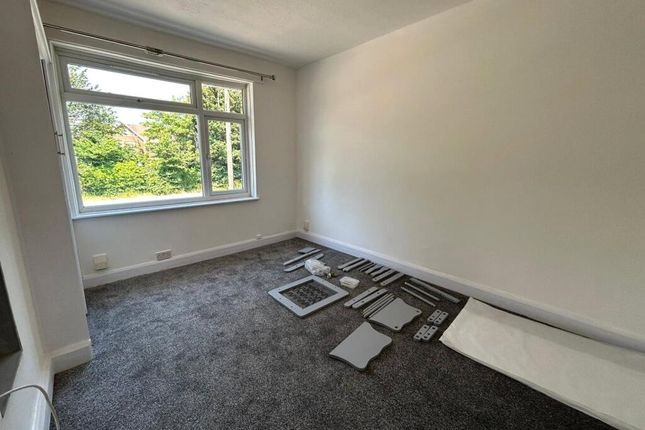 Upper Flat, Popeswood Post Office, Binfield photo 4