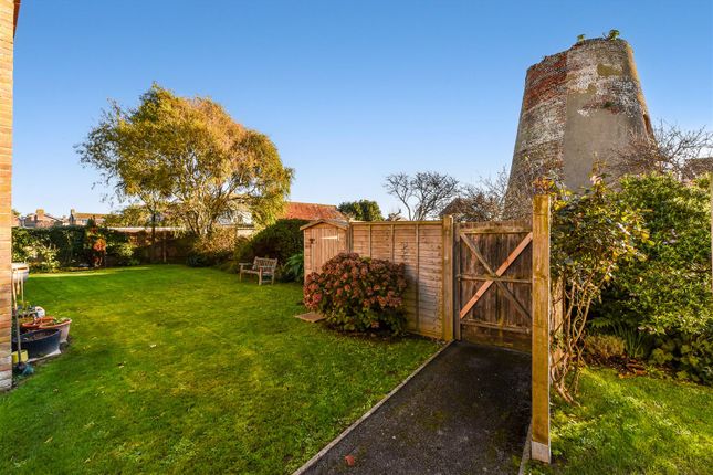 21, Windmill Court, Nr Chichester photo 3