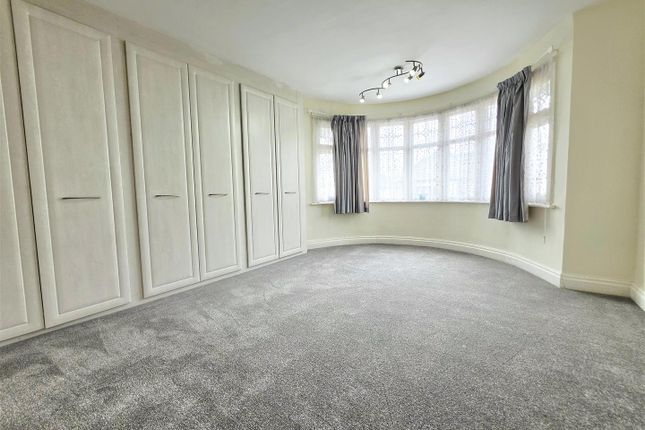 49, Kings Way, Harrow photo 4