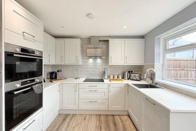 14, Shelley Rise, Dukinfield photo 3