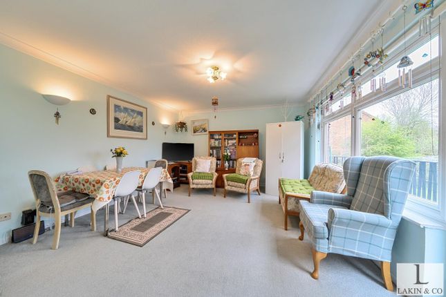 8, Dell Farm Road, Ruislip photo 2