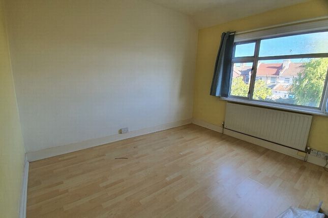 90, Thornton Heath, London photo 4