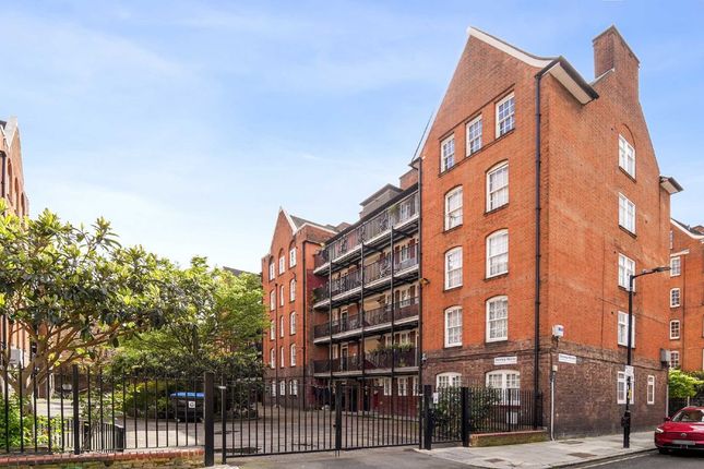 Flat to rent in Webber Row, London