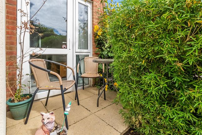 12 Emmeline Lodge, 27, Kingston Avenue, Leatherhead photo 2