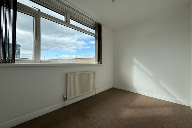 Flat to rent in Barns Road, Oxford