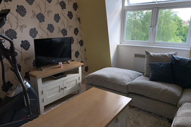Flat for sale in Clarence Court, Langley
