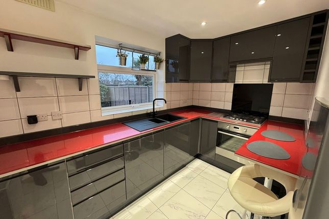 427, Staines Road, Feltham photo 3