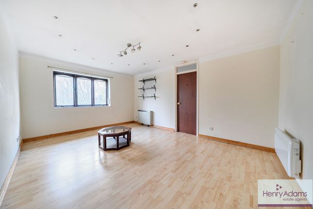 Flat 6, 35 Longmead, Liss photo 2