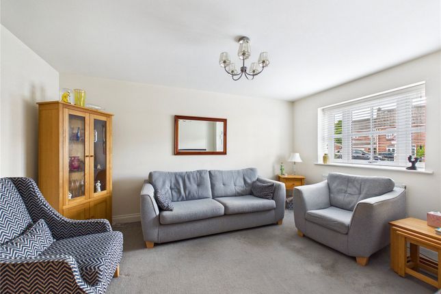 8 Oaklands,, Parsons Heath, Essex photo 2