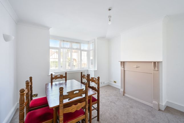 7 Chase Road, Epsom photo 2
