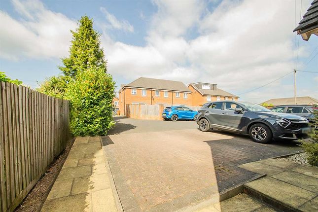 17, Robinson Court, Burntwood photo 4