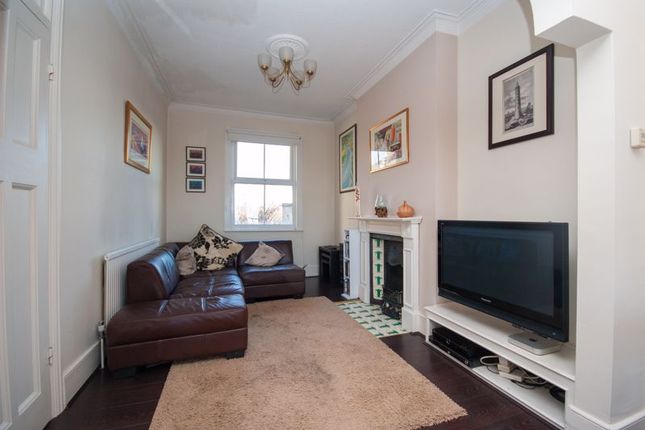 Flat for sale in Woodfield Road, Leigh-On-Sea
